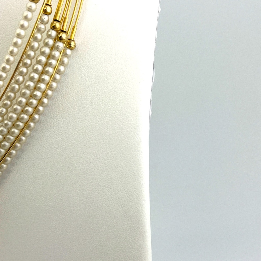 Elegant Gold Toned and Faux Pearl Choker/Necklace Sits at the Throat - Picture 4 of 10